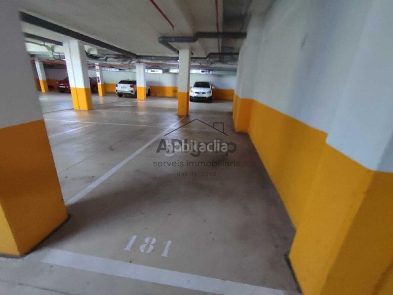 Foto eb5ed9ce-0907-4773-9868-e0169eed0bad. Aparcament cotxe a Castellarnau Sabadell