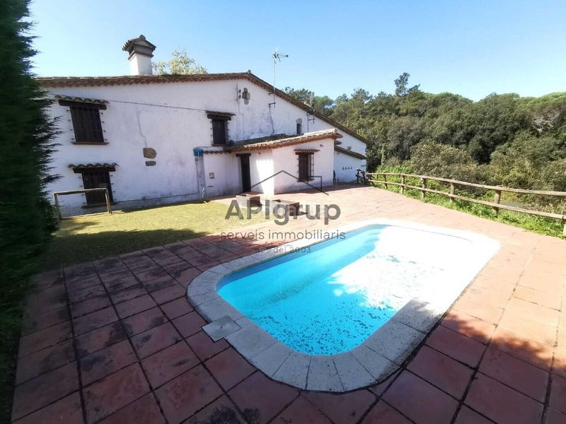 Foto 79a115e0-fa25-4604-a73a-afbb3db8571c. Masia a Sant Iscle de Vallalta