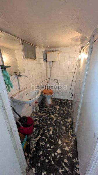 Foto b37fa967-9324-4799-8089-dec2d395d91e. Local comercial a Creu de Barberà Sabadell