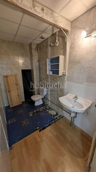 Foto dec2c372-44e8-4333-ad77-23c21fb93389. Local comercial a Creu de Barberà Sabadell