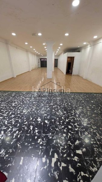 Foto e5f2df7b-da50-4f21-b660-911588029d83. Local comercial a Creu de Barberà Sabadell
