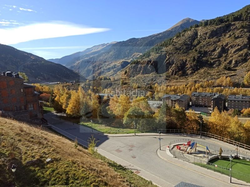 Foto beff5ed3-43f1-4a9a-a1ef-29ad7a80a5a3. Rent flat with parking in Soldeu-Incles Canillo