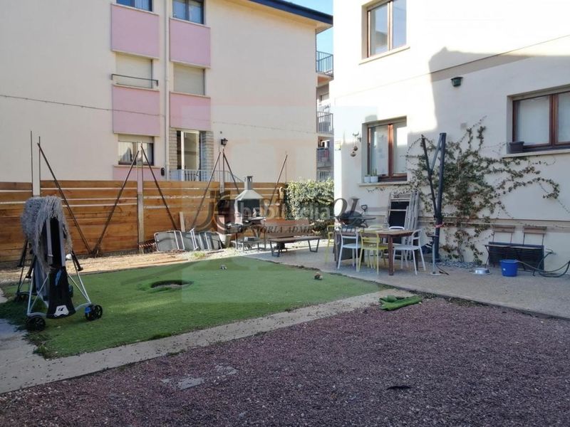 Foto 66f1d4b8-73c4-48bb-b2f4-ef84162f2de0. Casa  ubicada en el centro, cerca de todos los servicios en Seu d´Urgell (La)