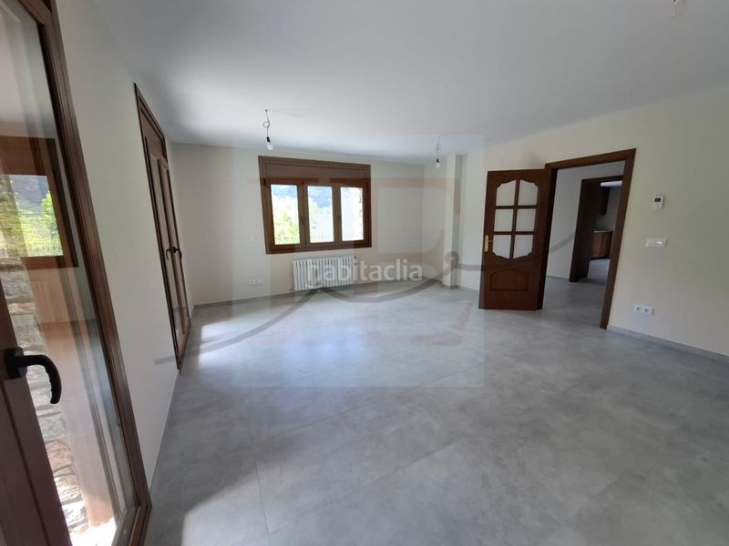 Foto 0b4a6e1d-a90e-4a15-acc8-d28b1b4c1d4f. Casa amb aparcament a Aixirivall Sant Julià de Lòria