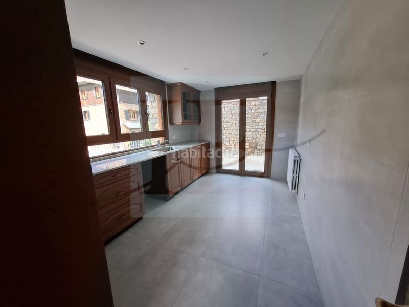 Foto e89836c9-4ca4-4eb8-8a10-8d21158b333e. Casa amb aparcament a Aixirivall Sant Julià de Lòria