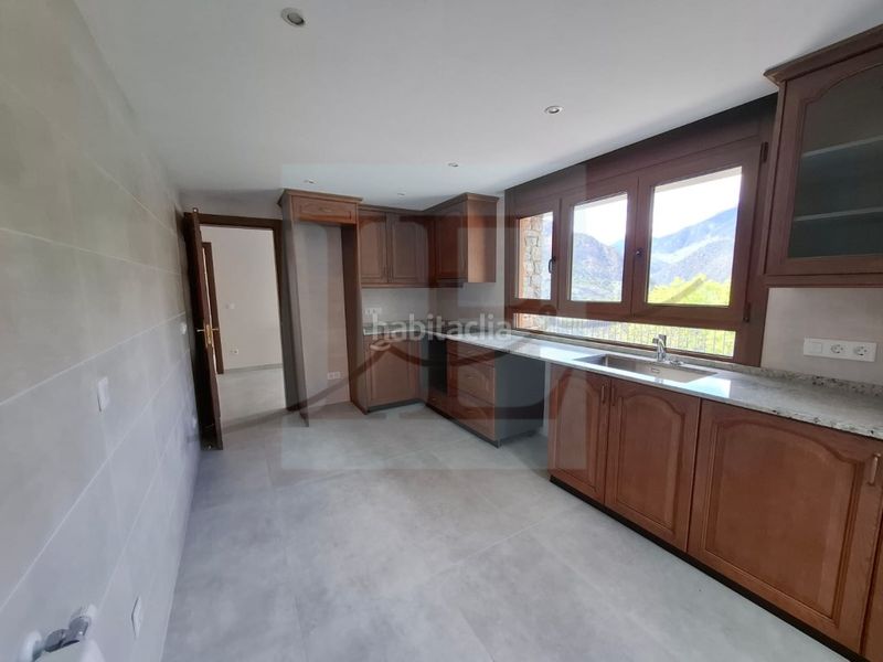Foto f5cfa98b-3805-41c9-9351-b720a1a7d1b7. Casa amb aparcament a Aixirivall Sant Julià de Lòria