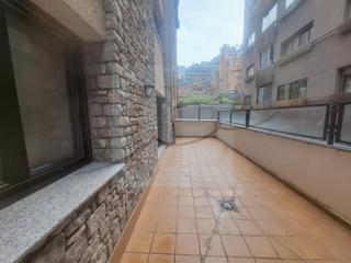 Planta baixa  Passatge de l'arena. Piso con amplia terraza en el centro de encamp