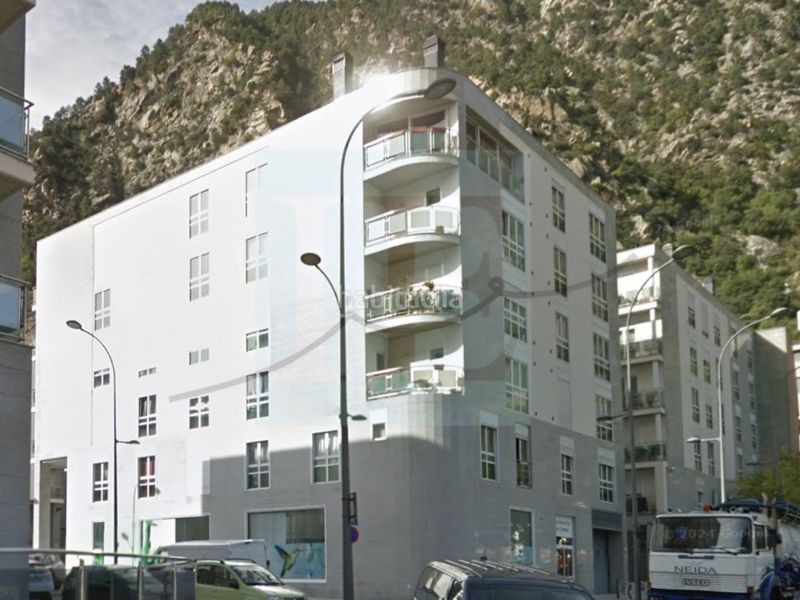 Foto f2f4f9cc-7997-4dd4-8489-3c1305379be2. Pis amb aparcament a Santa Coloma Andorra la Vella