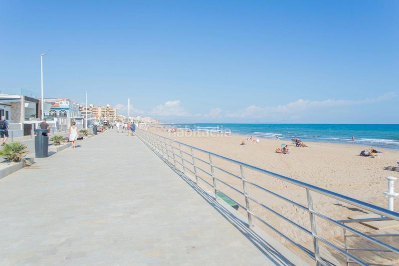 Foto 36703d65-d59b-41a6-9ccf-34d23db35668. Country house in n/a in Zona Carrefour - Urbanizaciones Torrevieja