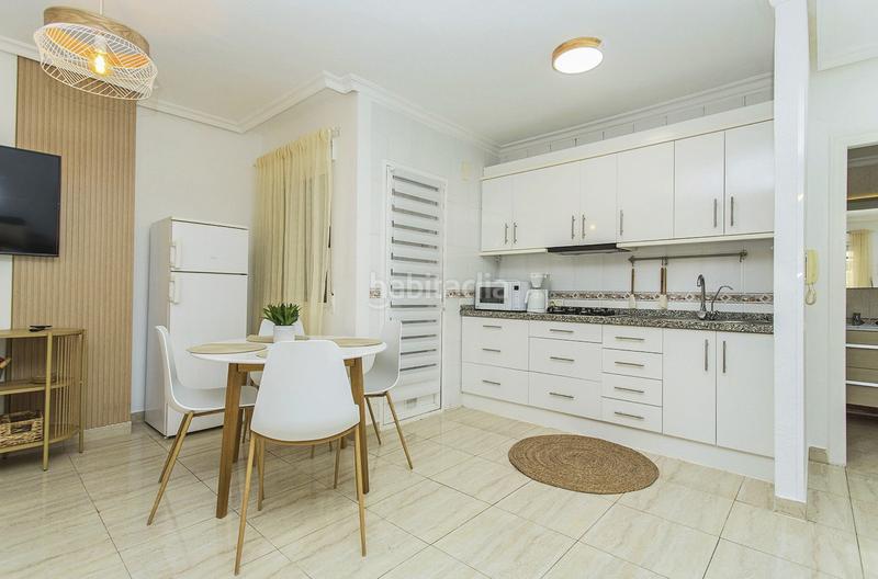 Foto 4cf66db0-be13-4689-a800-17ec54c87226. Location rez-de-chaussée dans calle san emigdio 8 dans Torrevieja