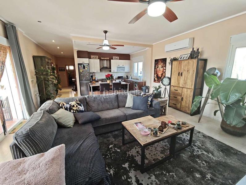 Foto cab67096-0680-44dd-852e-ecbf356dfab1. House in n/a in Sax