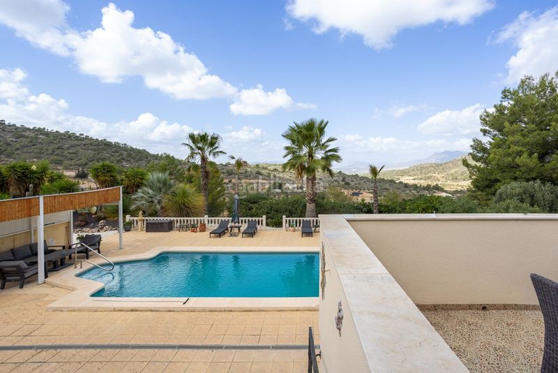 Foto 2512f60b-9b56-48cb-af56-f8fd99cd49c4. Casa amb piscina a Jumilla