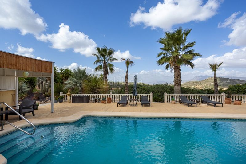 Foto a9d947e9-08cc-4c83-a504-97fbde6c3c0e. Casa amb piscina a Jumilla