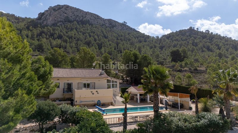 Foto b9ce25da-596e-4960-bac1-057db3a2e8c6. Casa amb piscina a Jumilla
