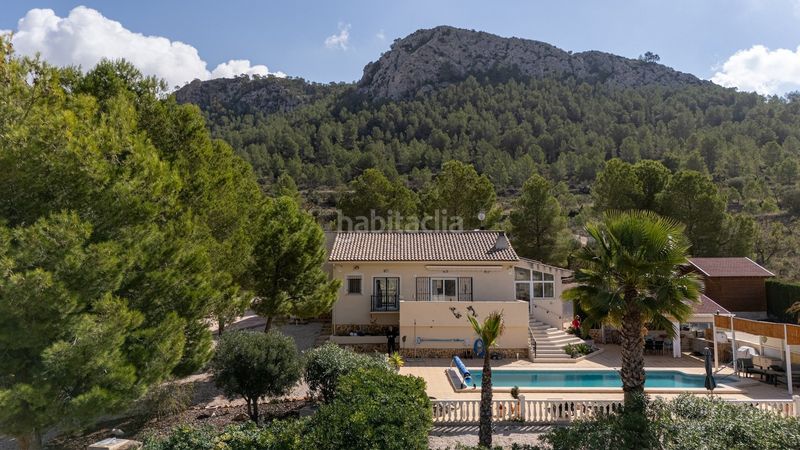 Foto cc271355-25ad-4b57-9ddc-2abde775e612. Casa amb piscina a Jumilla