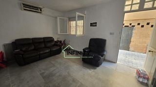 Casa a Vilallonga / Villalonga. Casa de pueblo con jardín privado y muchas posibilidades en vill