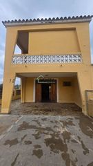 Casa a Tavernes de la Valldigna. Vivienda compuesta por dos casas independientes  primera línea d