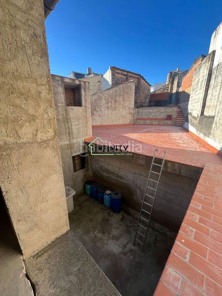 Foto 77a6c5ff-cedc-4c08-9b73-3747023913c0. Casa edificio en Oliva pueblo Oliva