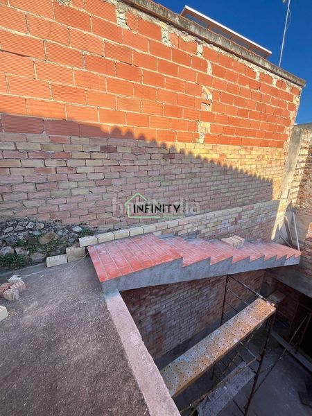 Foto c8882a2a-1dbe-447b-8fa2-6cf2aedf1d4d. Casa edificio en Oliva pueblo Oliva