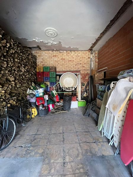 Foto ca3fa781-5791-4434-9945-7159eb75bcb3. Casa edificio en Oliva pueblo Oliva