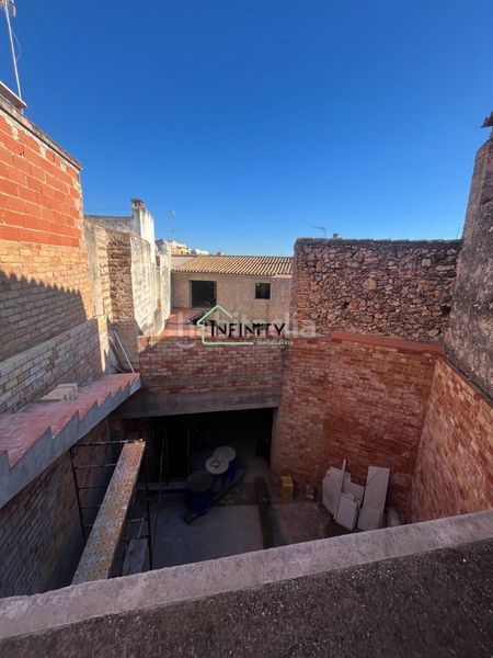 Foto fdc62a9f-3ed5-4caa-b021-f2b529b79db1. Casa edificio en Oliva pueblo Oliva