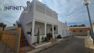 Casa en Oliva Playa. Chalet independiente en oliva terranova  luminoso, amplio y con