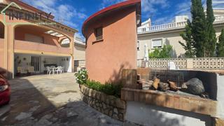 Chalet à Oliva Pueblo. Chalet independiente con piscina y terreno