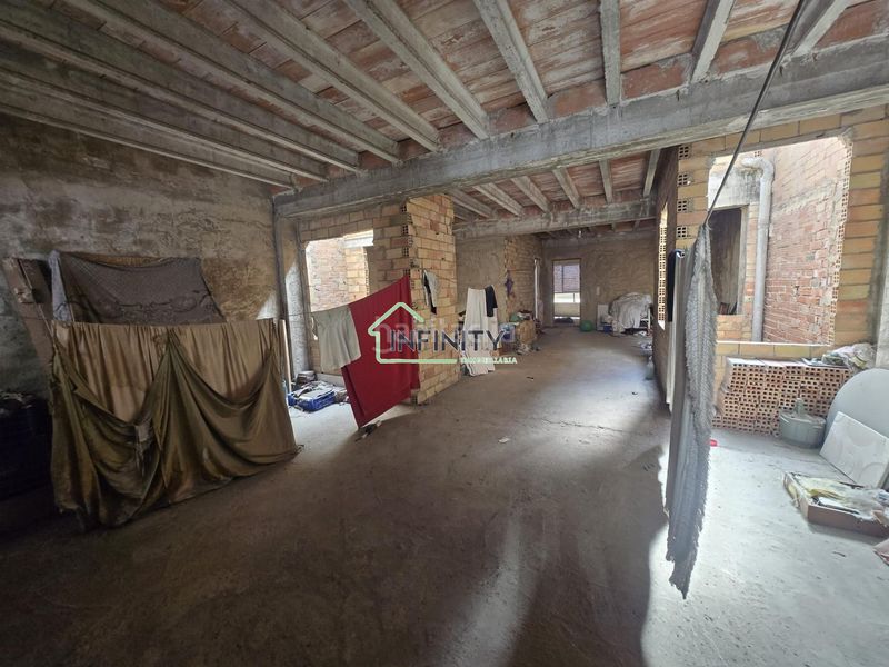 Foto fcdd7832-eb95-4be3-a9ac-16052b84f7b3. Edifici a Font d´en Carròs (la)