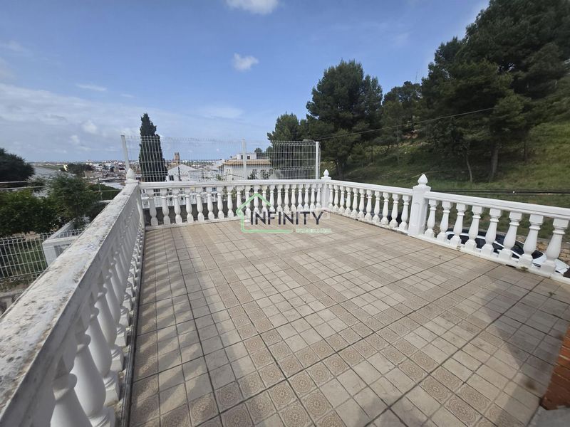 Foto 138b5cbd-ad4a-43f7-9e87-91a4637d5248. Casa amb calefacció aparcament piscina a Oliva pueblo Oliva