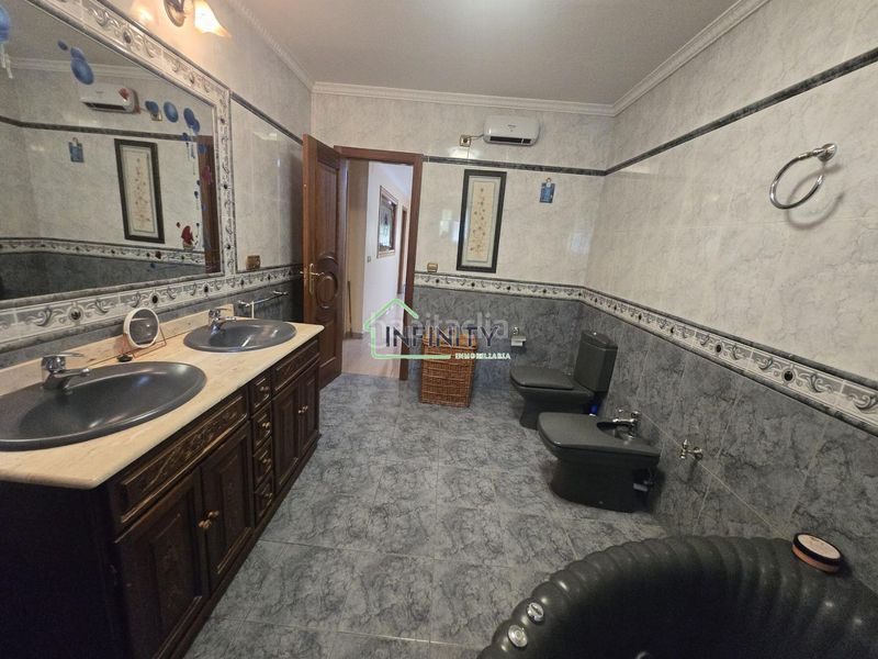 Foto b3ddaeee-e80c-48d3-8fa4-f82c4bc2e152. Casa amb calefacció aparcament piscina a Oliva pueblo Oliva