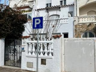 Casa a schiera in Passatge port rhodes 1. Casa de 90m2 totalmente reformada a estrenar a 10 metros del can