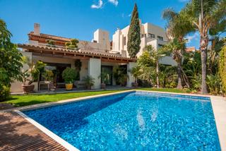 Casa a Sierra Blanca. Lujosa villa independiente en sierra blanca, marbella
