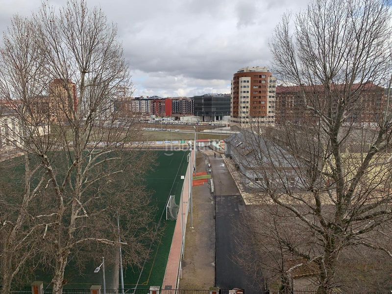 Foto 13b3769d-64ad-402b-af35-6fc11db40e9f. Rent flat with heating parking in La Lastra León