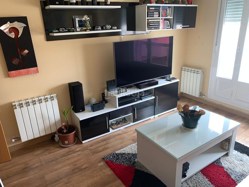 Foto 4ecfc688-aaba-493b-abc0-34faacff1123. Rent flat with heating parking in La Lastra León