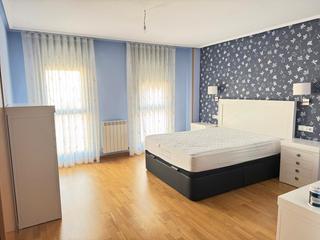 Location Appartement  Calle antonio vázquez. Se alquila piso en la lastra con garaje y trastero