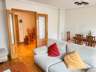 Duplex  Calle carreras. Se vende dúplex en zona de los cubos