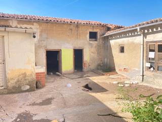 Maison  Calle antonio nicolás. Se vende casa en sahagún