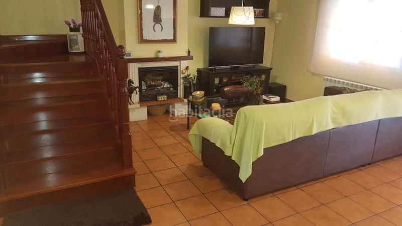 Foto b096aba3-b044-4079-9462-c531e04da3e0. Casa aparellada amb xemeneia calefacció aparcament piscina a Sariegos