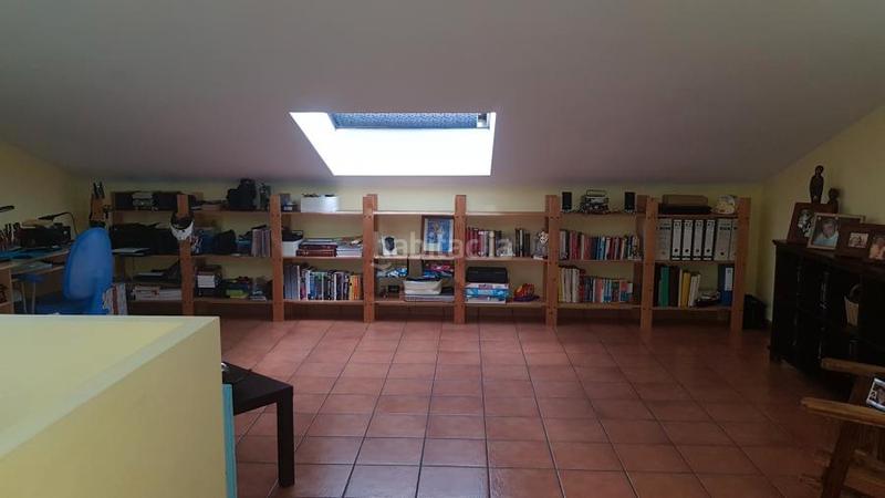 Foto d5e37f22-fdf6-4198-bbb6-d4e9dfdd2ed9. Casa aparellada amb xemeneia calefacció aparcament piscina a Sariegos