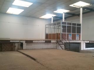 Bâtiment à usage industriel  Calle 12 octubre. Nave en villaobispo en localización única
