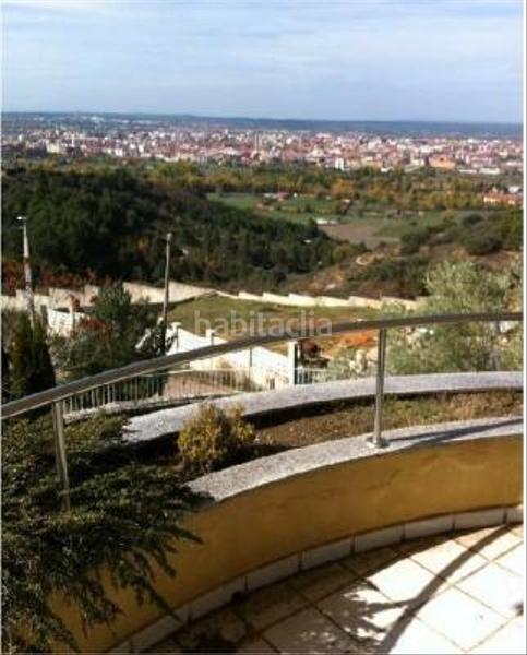 Foto a5a6f3f5-39fa-4f57-bcb7-fb01caa0e051. Xalet amb xemeneia calefacció aparcament a Valdefresno