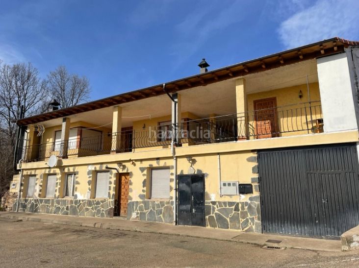 Foto ecf59442-43cd-4c52-8316-1e89c5d6a030. Casa amb xemeneia calefacció aparcament a Valdepiélago