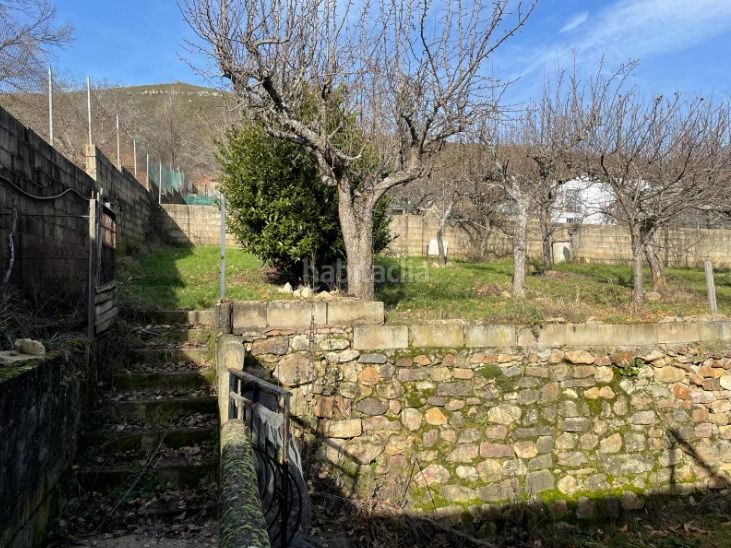 Foto f4449418-b571-4bd6-aeff-bc9f8b393177. Casa amb xemeneia calefacció aparcament a Valdepiélago