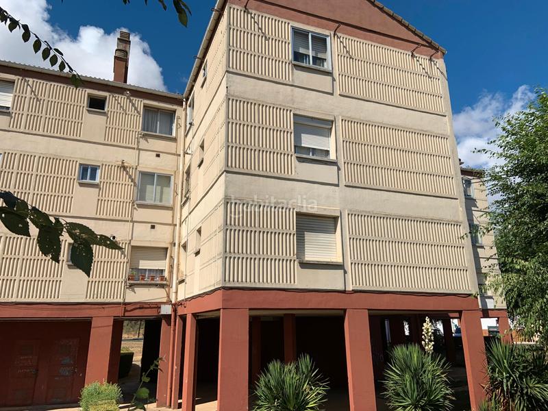 Foto 8f6b2915-eef6-4663-8777-5451214dac85. Piso se vende piso para reformar en zona michaisa en León