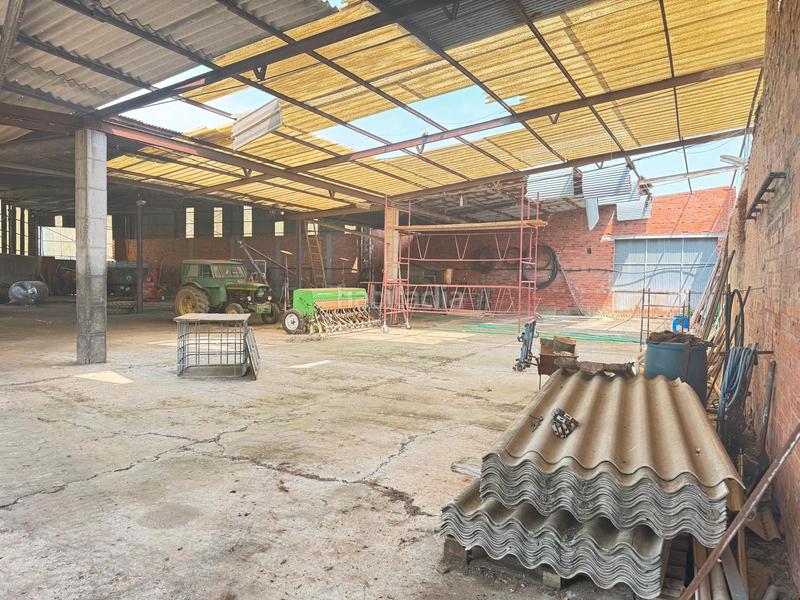 Foto 5425c970-e128-46ec-a42f-0b4fde6f10ab. Bâtiment à usage industriel dans Urdiales del Páramo