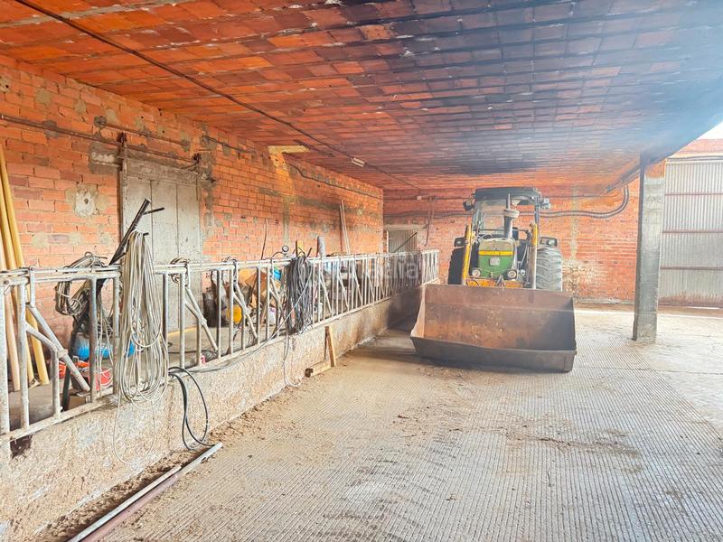 Foto da4b9178-9be7-469d-864d-9e134a5b15d9. Bâtiment à usage industriel dans Urdiales del Páramo