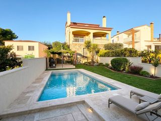 Casa aparellada a Palmeres de les 32. Espectacular pareado en la pobla de montornés con vistas y ampli