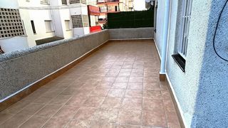 Etagenwohnung in Pisuerga 32. Amplia planta baja cerca de todos los servicios