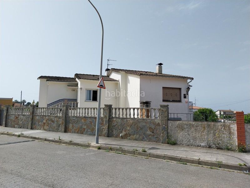 Foto f8b4b417-1ebe-498e-9777-923ce610c8fc. Casa adossada a enric morera 21 a La Franquesa-Oasis Park Vendrell (El)
