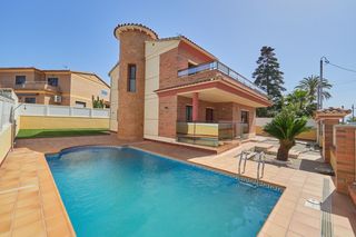 Chalet  Patagonia 78. Chalet independiente alto standing en segur de calafell centro